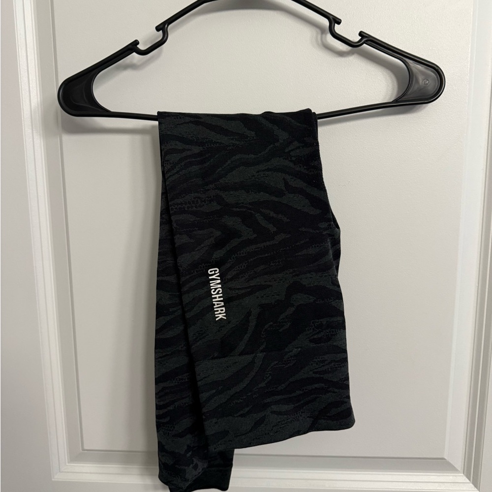 Gymshark Black and Dark Gray Patterned Leggings